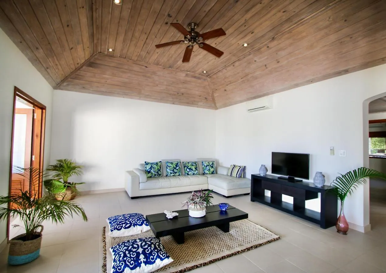 Resort The Hideaway At Hughes Point Hotel Freetown Village